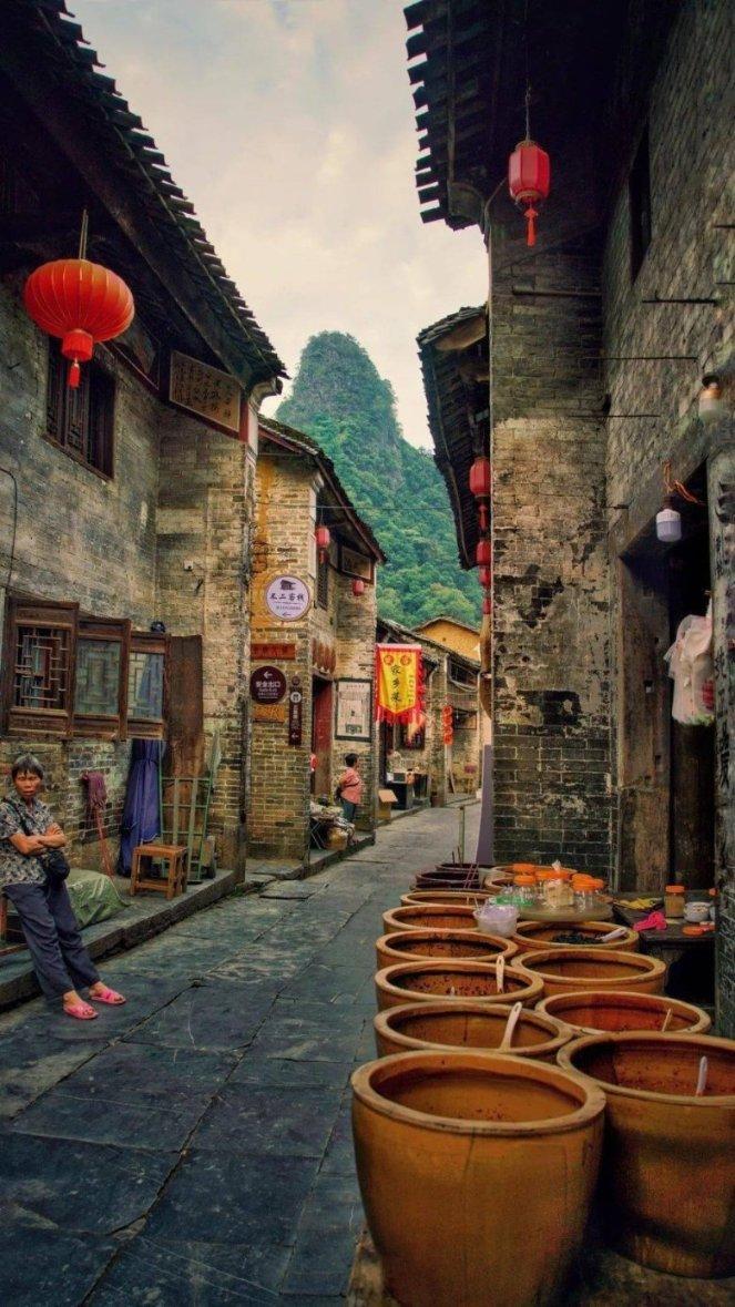 铁笼中的小鹿逃脱